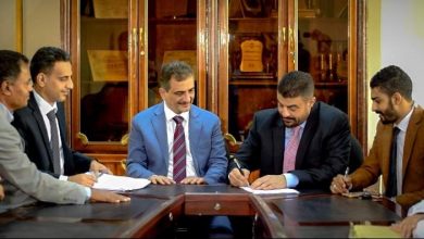 Photo of عدن..لملس يتسلم رسميا  مهامة كمحافظ  للمحافظة