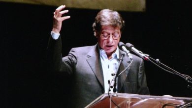 Photo of ما وراء قصيدة “انتظرها” لمحمود درويش