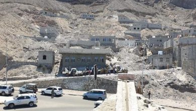 Photo of لملس ينجح برفع اعتصام العسكريين من امام الميناء ويوجه بحملة أمنية لإزالة العشوائيات في عدن