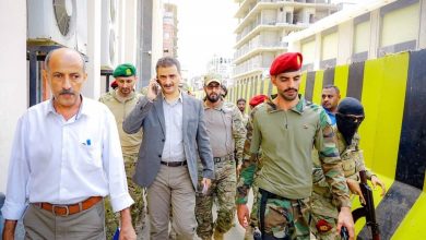 Photo of عدن..لملس يبحث مع نائب محافظ البنك المركزي جوانب الاستقرار الاقتصادي والمالي