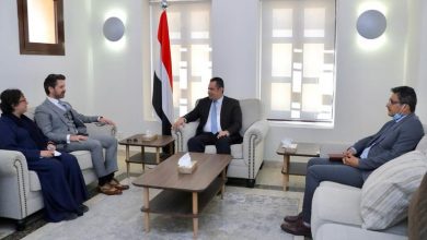 Photo of رئيس وزراء الحكومة الشرعية  يبحث دعما بريطانيا للحكومة الجديدة