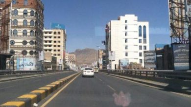 Photo of صنعاء .. قيادي حوثي يبيع معسكر بشارع الزبيري
