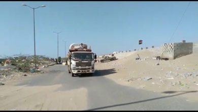 Photo of الحديدة.. قصف حوثي يسبب موجة نزوح جديدة من حي “منظر”