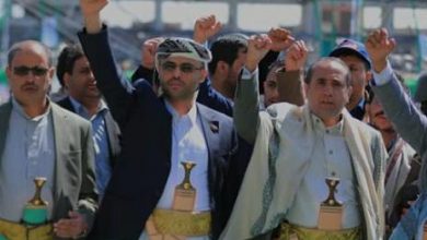 Photo of جماعة الحوثي توقف أحد صحفييها على خلفية انتقاده لوقائع فساد