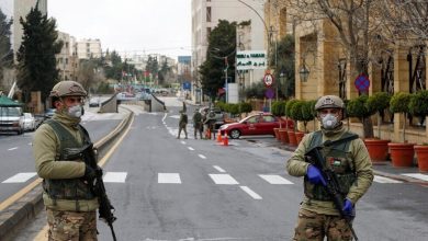 Photo of توقيف صحافي أردني بسبب مقال اتهم فيه مسؤولين بتلقي لقاح كورونا سرا