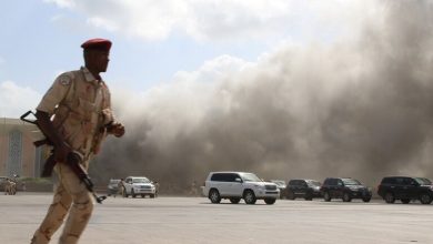 Photo of “الصليب الأحمر” يعلن عن مقتل أحد موظفيه وفقدان اثنين في هجوم مطار عدن