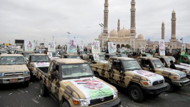Photo of دبلوماسي أمريكي: 3 عوامل تدفع إدارة ترامب لبحث تصنيف الحوثيين منظمة إرهابية