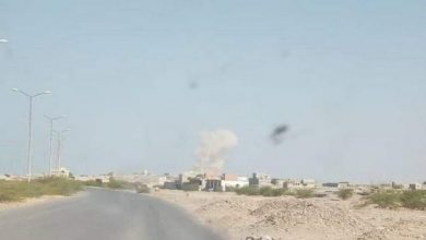 Photo of جماعة الحوثي تحول منزلاً في حي منظر إلى ركام بقصف صاروخي