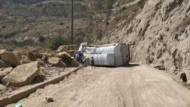 Photo of إيقاف الحركة المرورية في طريق هيجة العبد  بمحافظة  لحج