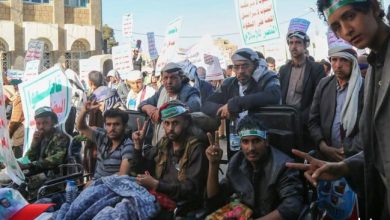 Photo of الحوثيون يصرفون كروت لتعبئة البنزين لضمان حضور مسيرة دعوا لها