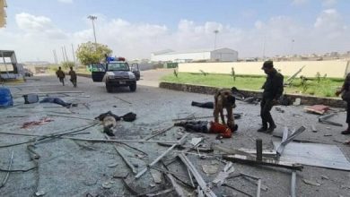 Photo of نقل جرحى تفجيرات عدن للعلاج في الخارج