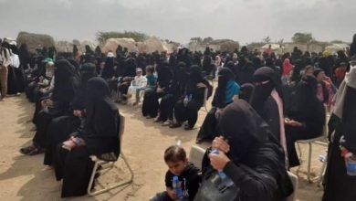 Photo of بحجة مخالفة الدين .. مليشيا الحوثي تمنع 400 امرأة في الحديدة من العمل بمشروع للعيش الكريم