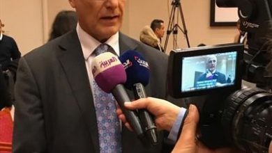 Photo of السفير البريطاني: الحوثيون يدفعون المجتمع اليمني للتطرف