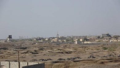 Photo of الحديدة.. مليشيات الحوثي تستهدف حي منظر الشعبي بعشرات الصواريخ والقذائف المدفعية