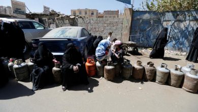Photo of غضب مجتمعي بسبب افتعال مليشيا الحوثي أزمة في “الغاز” في رمضان
