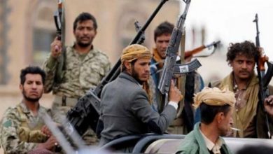Photo of الحوثيون يصادرون الأرقام الوظيفية لمئات الاف الموظفين ويمنحوها لعناصرهم
