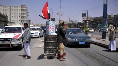 Photo of مليشيا الحوثي تغلق محلات تجارية في إب وتختطف عدداً من مالكيها