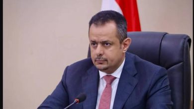Photo of رئيس الحكومة يحذر من انهيار كامل للاقتصاد اليمني
