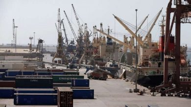 Photo of الحكومة اليمنية توافق على دخول سفن وقود إلى ميناء الحديدة لدواع إنسانية