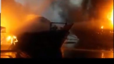 Photo of حريق يلتهم 5 سفن تجارية في ميناء إيراني