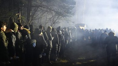 Photo of الاتحاد الأوروبي يعلن تخصيص 700 ألف يورو لتقديم مساعدات عاجلة إلى المهاجرين عند حدود بيلاروس