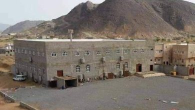 Photo of عشرات القتلى والجرحى جراء قصف صاروخي لميليشيا الحوثي  على مركز للسلفيين في الجوبة بمأرب