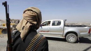Photo of أبين.. جماعة الحوثي تختطف مسافرين من نقطة تفتيش استحدثتها في ضواحي لودر