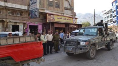 Photo of تعز..حملة أمنية تلزم التجار بتخفيض الأسعار وتضبط المخالفين