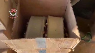 Photo of العمالقة تعثر على ألغام وعبوات ناسفة حوثية داخل صناديق إغاثية للأمم المتحدة بحريب مأرب