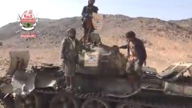 Photo of قوات العمالقة تغتنم أسلحة وآليات عسكرية حوثية بينها دبابتين في معارك حريب