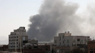 Photo of متهما الحوثيين باستخدامه في عمليات عدائية ..التحالف يستهدف مبنى وزارة الإتصالات في صنعاء بغارات