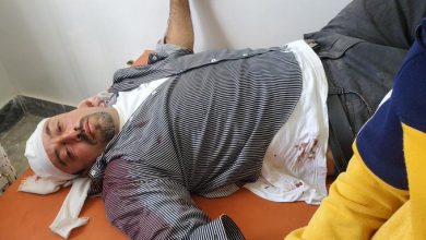 Photo of إصابة 4 مدنيين من أسرة واحدة بينهم طفلين وامرأة بقذيفة حوثية استهدفت منزلا شرق تعز