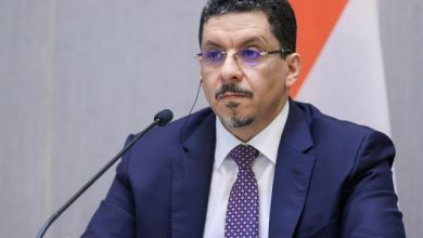 Photo of الحكومة تصف مبادرة الحوثي بـ ” العبث والفهلوة السياسية الفارغة”