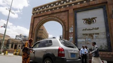 Photo of مؤسسة ألمانية : الحوثيون يبتزون البنوك علناً في صنعاء