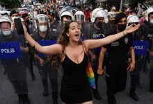Photo of الشرطة التركية تفرق مسيرة للمثليين في اسطنبول وتعتقل أكثر من 150 شخصا