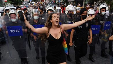 Photo of الشرطة التركية تفرق مسيرة للمثليين في اسطنبول وتعتقل أكثر من 150 شخصا