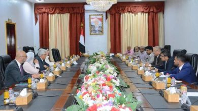 Photo of الحكومة تبحث عن حلول مع البنك الدولي ..وزير الكهرباء : 100 مليون دولار تكلفة وقود الكهرباء شهرياً