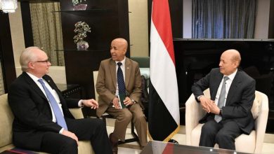 Photo of العليمي يؤكد أهمية مضاعفة الضغوط الأمريكية على مليشيا الحوثي للوفاء باتفاق الهدنة