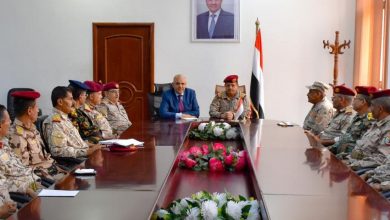 Photo of تعز..المقدشي وشمسان يترأسان اجتماعا موسعا للقيادات العسكرية والأمنية