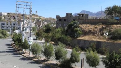 Photo of تعز..السلطة المحلية تعلن فتح الطريق الرئيسي شرقي المدينة ومليشيا الحوثي ترفض وترتِّب لفتح طريق فرعي شمالا