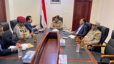 Photo of لبحث جهود عملية تحرير المحافظة من مليشيا الحوثي..وزير الدفاع يلتقي  مع محافظ وقائد محور الجوف