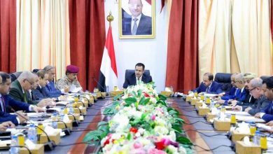 Photo of رئيس الوزراء:لن نتهاون  مع الهجمات  الإرهابية الحوثية  وسنسعى  لإنهاء الانقلاب  عسكريا