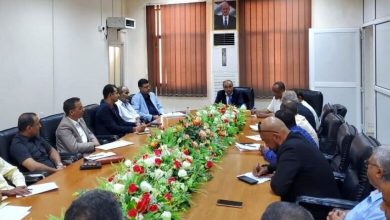 Photo of عدن.. وزير المالية يوجه بإغلاق الحسابات الحكومية خارج البنك المركزي وإيقاف الصرف المباشر من الإيرادات