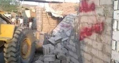 Photo of الحديدة.. مليشيا الحوثي تهدم منازل مواطنين بالتحتيا