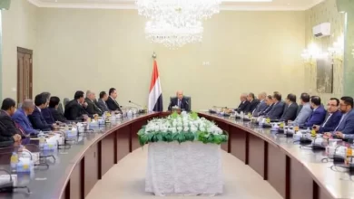Photo of العليمي يوجه بإلغاء منح المبتعثين غير المستحقين من أبناء المسؤولين وحصر المعينين في السلك الدبلوماسي
