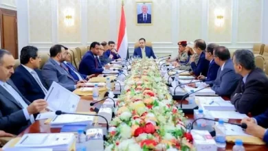 Photo of الحكومة تقر تشكيل لجنة كفاءات أكاديمية لمراجعة سياسات الابتعاث وملفات المستفيدين من المنح الدراسية