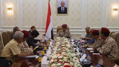 Photo of وزير الدفاع يلتقي اللجنة العسكرية والأمنية لهيكلة الجيش