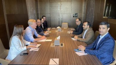 Photo of المبعوث الأممي يلتقي بناطق الحوثي في مسقط