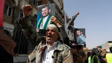Photo of مصادر: إيران أرسلت قيادات من الحرس الثوري وعتاد صواريخ للحوثيين
