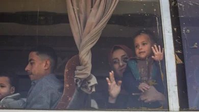 Photo of الدفعة الأولى من جرحى غزة  تصل إلى الجانب المصري من معبر رفح